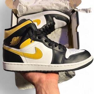 Jordan Black and Yellow Men's Shoes